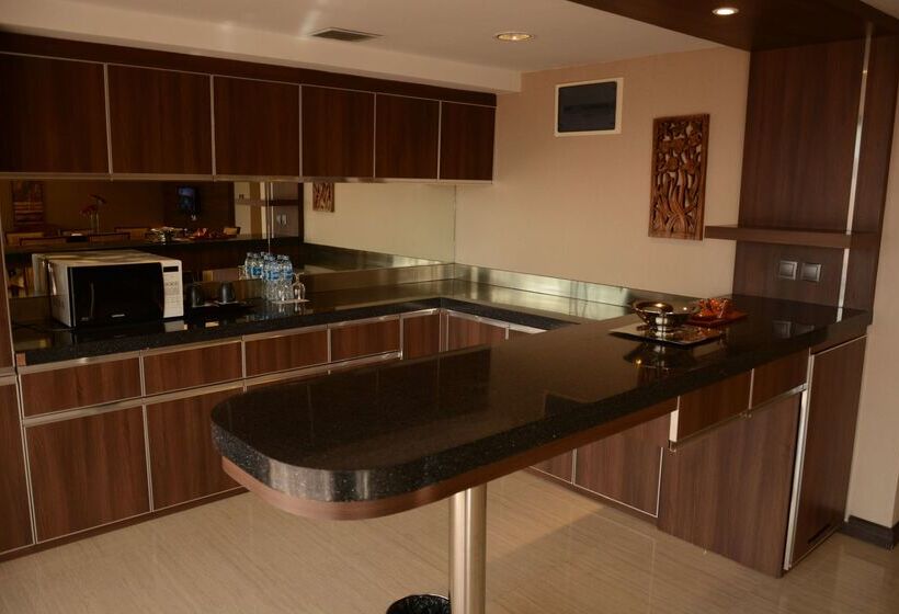 בית מלון כפרי Ramada By Wyndham Bali Sunset Road Kuta