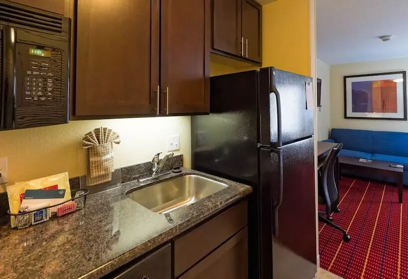 Отель Towneplace Suites By Marriott El Paso Airport