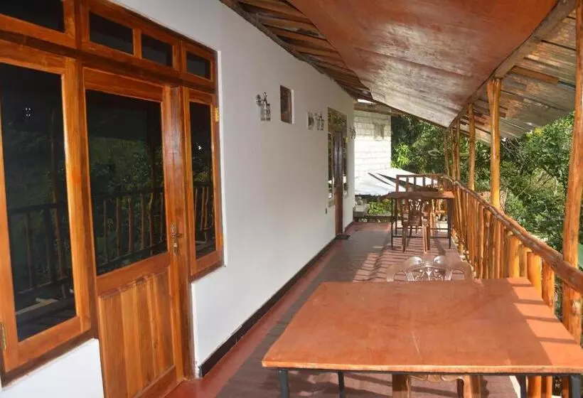 ユースホステル Ella River Face Inn