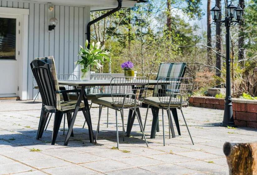 Elegant Home With Stunning Sea View And Garden