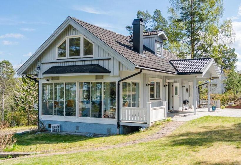 Elegant Home With Stunning Sea View And Garden