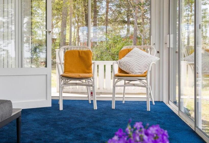 Elegant Home With Stunning Sea View And Garden