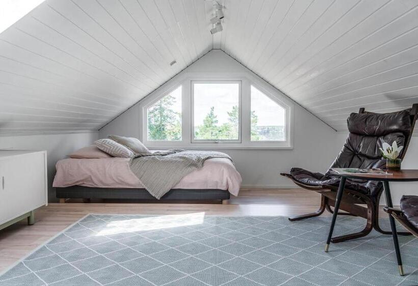 Elegant Home With Stunning Sea View And Garden