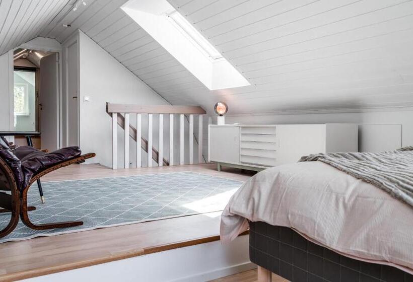 Elegant Home With Stunning Sea View And Garden