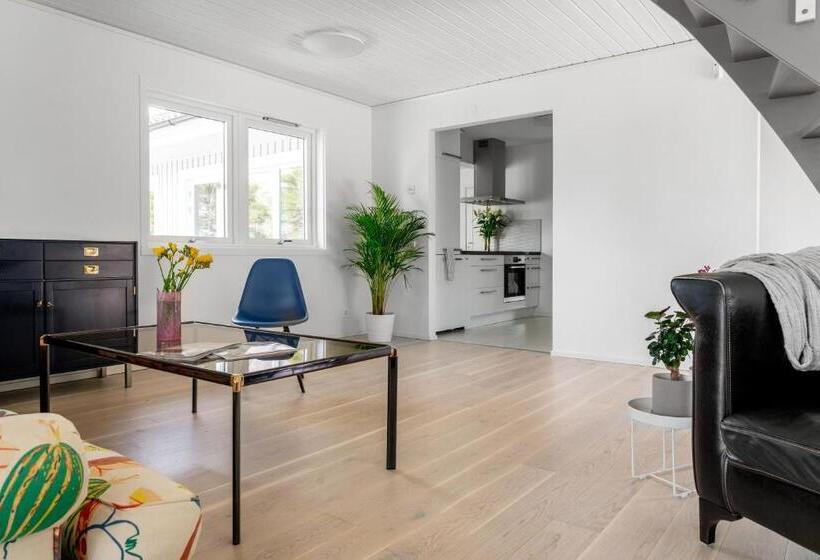 Elegant Home With Stunning Sea View And Garden