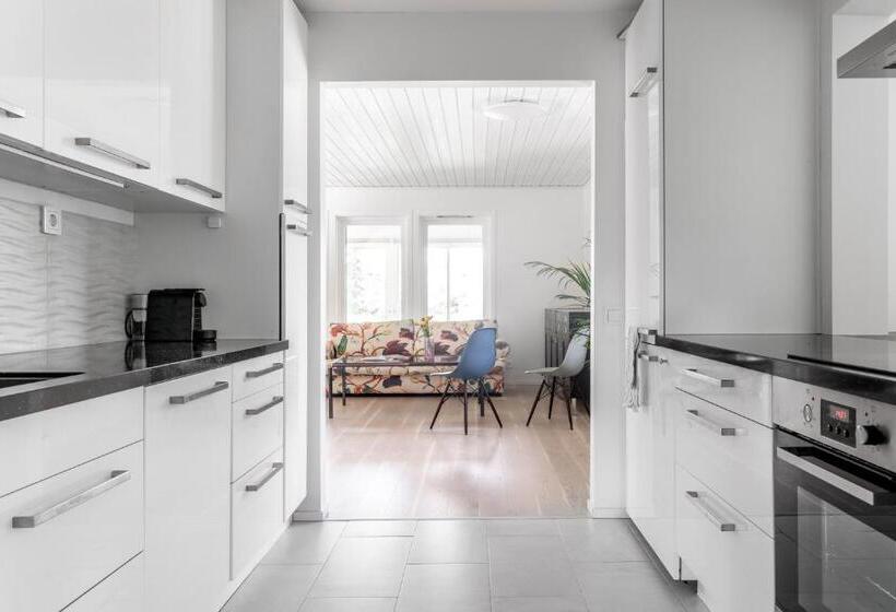 Elegant Home With Stunning Sea View And Garden