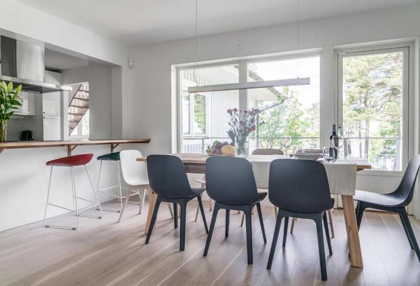 Elegant Home With Stunning Sea View And Garden