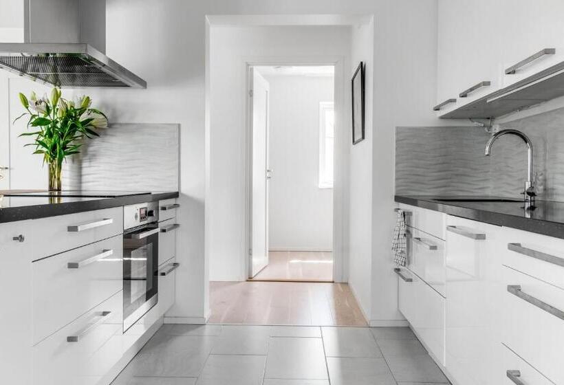 Elegant Home With Stunning Sea View And Garden