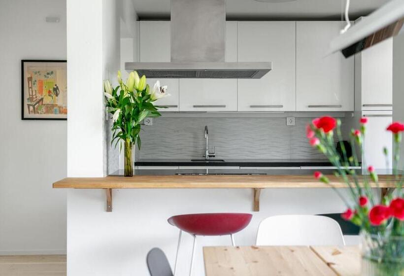 Elegant Home With Stunning Sea View And Garden