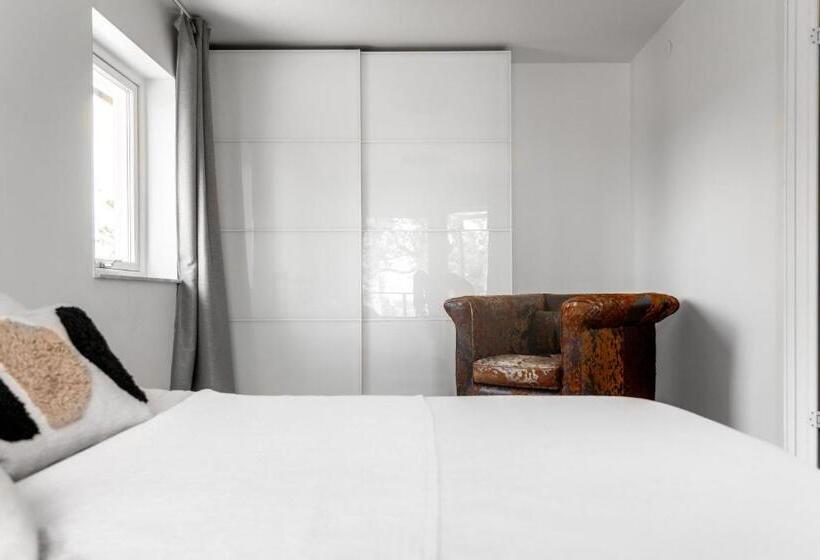 Elegant Home With Stunning Sea View And Garden