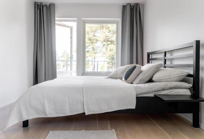 Elegant Home With Stunning Sea View And Garden