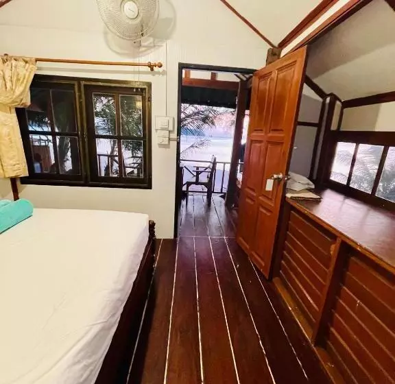 Marina Resort Koh Phayam Ranong