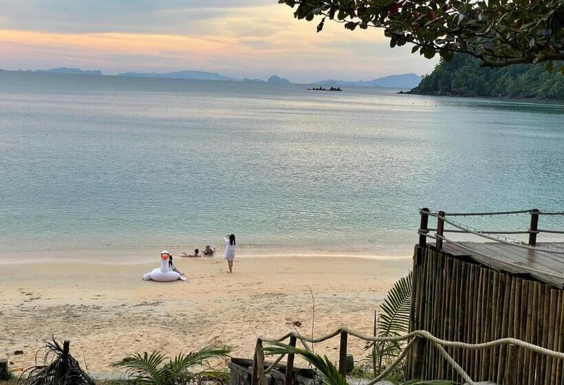 Marina Resort Koh Phayam Ranong