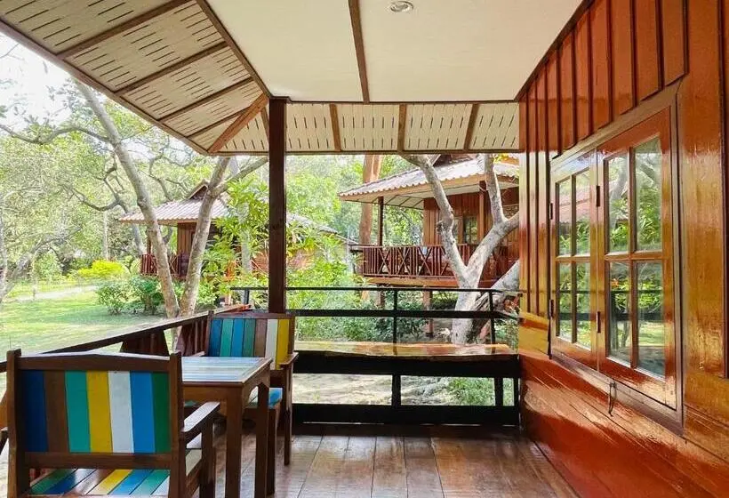 Marina Resort Koh Phayam Ranong