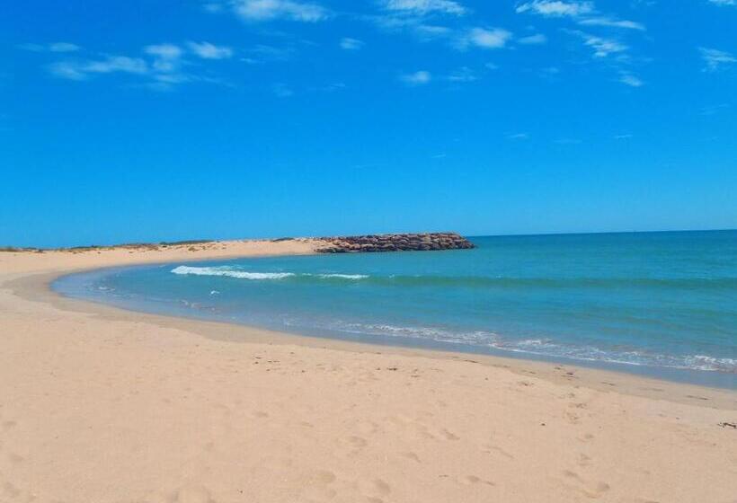 Waterlily House   Luxury Canal House, Jetty, Dog & Child Friendly   Sleeps 14