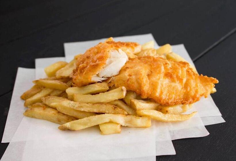 Waterlily House   Luxury Canal House, Jetty, Dog & Child Friendly   Sleeps 14