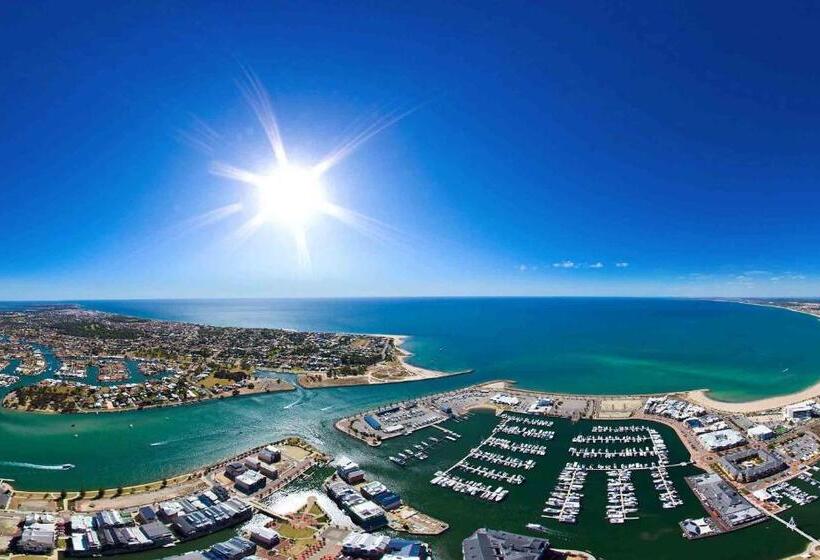 Waterlily House   Luxury Canal House, Jetty, Dog & Child Friendly   Sleeps 14