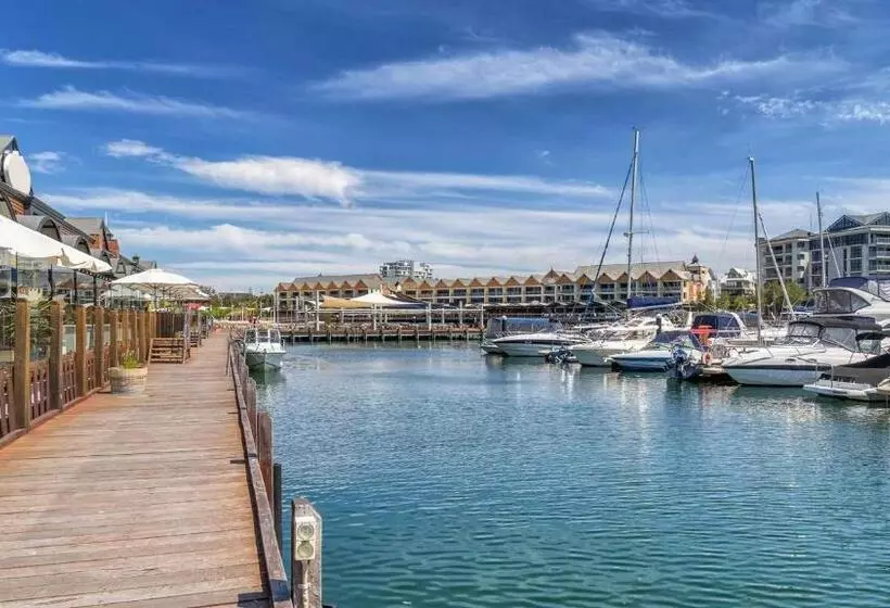 Waterlily House   Luxury Canal House, Jetty, Dog & Child Friendly   Sleeps 14