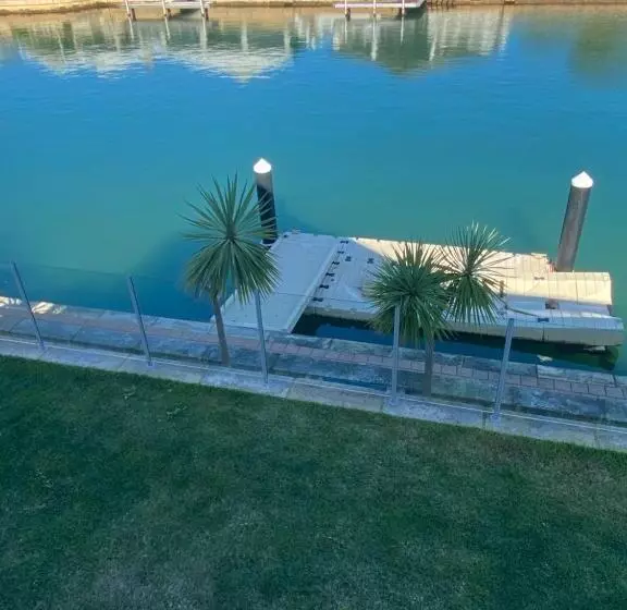 Waterlily House   Luxury Canal House, Jetty, Dog & Child Friendly   Sleeps 14