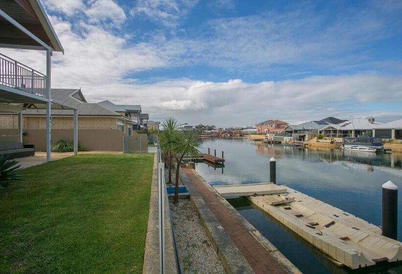 Waterlily House   Luxury Canal House, Jetty, Dog & Child Friendly   Sleeps 14