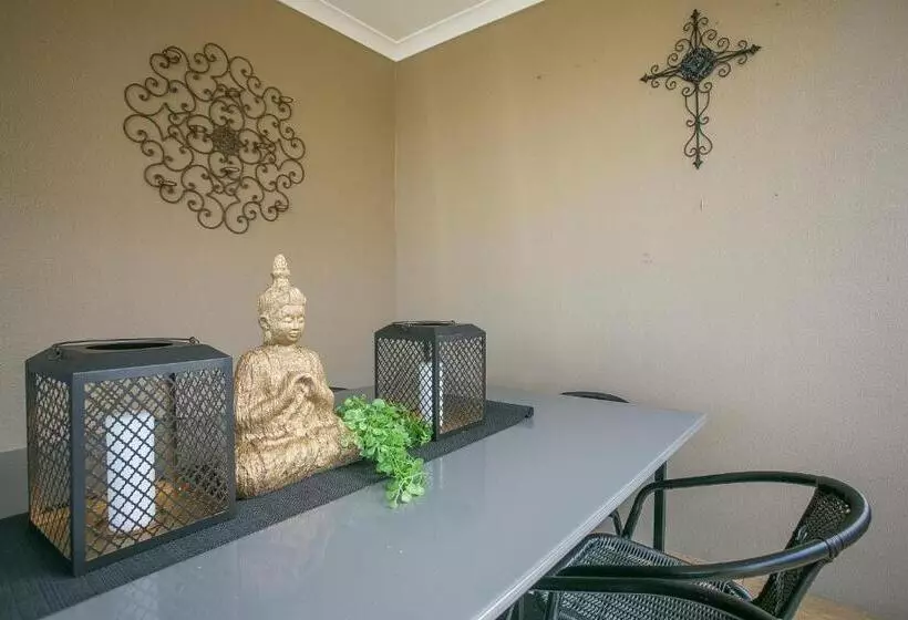 Waterlily House   Luxury Canal House, Jetty, Dog & Child Friendly   Sleeps 14