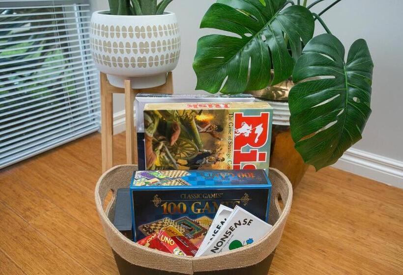 Waterlily House   Luxury Canal House, Jetty, Dog & Child Friendly   Sleeps 14