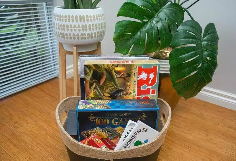 Waterlily House   Luxury Canal House, Jetty, Dog & Child Friendly   Sleeps 14