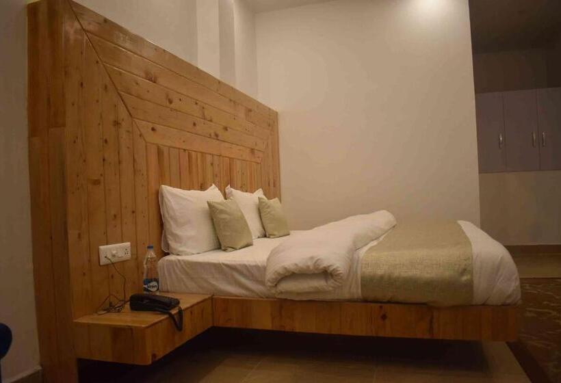 هتل On The Edge Top Rated & Awarded Propryty