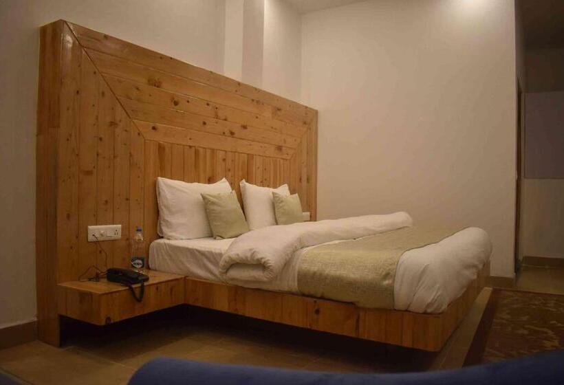 هتل On The Edge Top Rated & Awarded Propryty