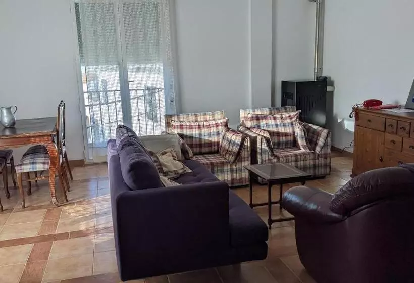 Cómodo Piso En Cardeña