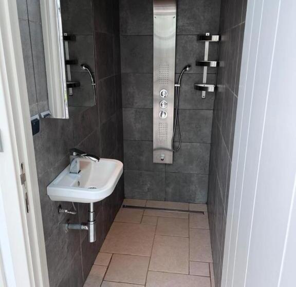 Comfortabele Woning Mét Omheinde Tuin Aan Water Voor 12 P