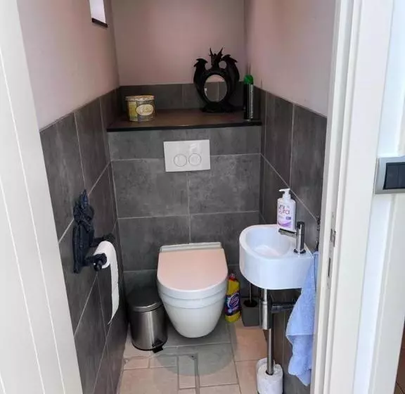 Comfortabele Woning Mét Omheinde Tuin Aan Water Voor 12 P