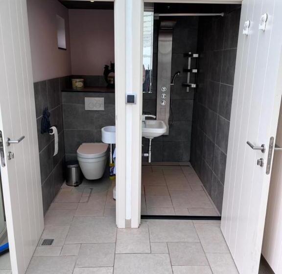 Comfortabele Woning Mét Omheinde Tuin Aan Water Voor 12 P