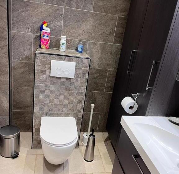 Comfortabele Woning Mét Omheinde Tuin Aan Water Voor 12 P