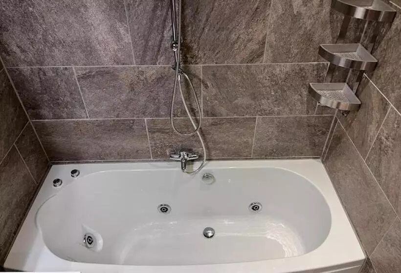 Comfortabele Woning Mét Omheinde Tuin Aan Water Voor 12 P