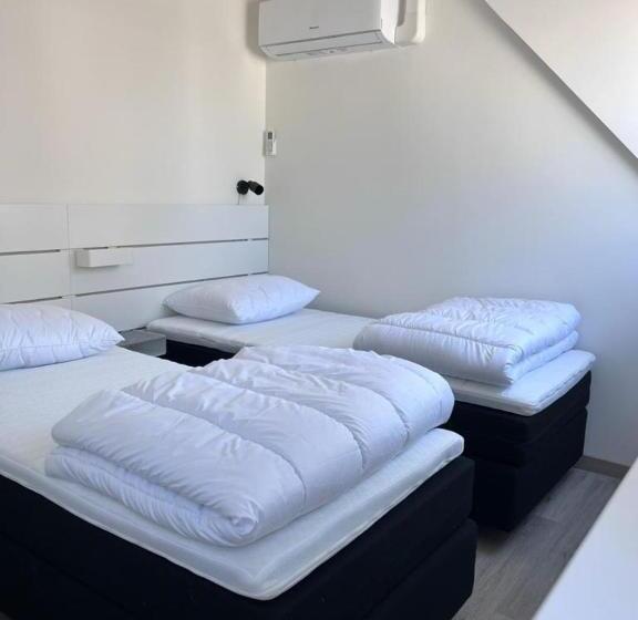 Comfortabele Woning Mét Omheinde Tuin Aan Water Voor 12 P