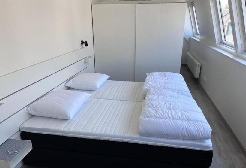 Comfortabele Woning Mét Omheinde Tuin Aan Water Voor 12 P