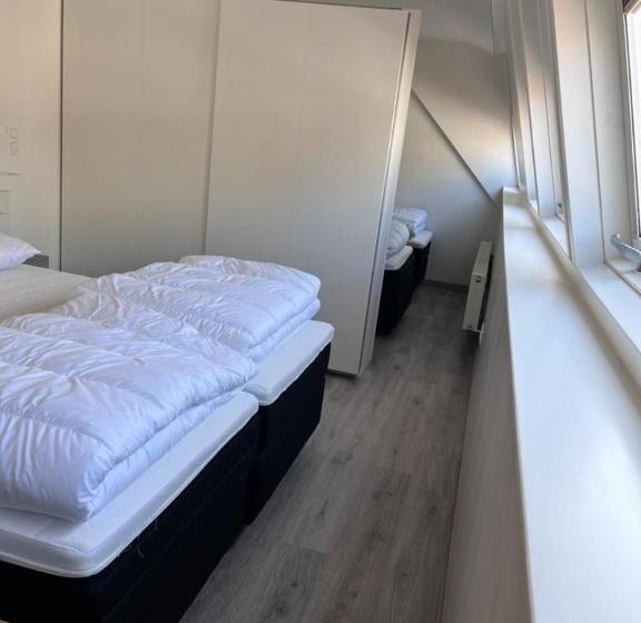 Comfortabele Woning Mét Omheinde Tuin Aan Water Voor 12 P