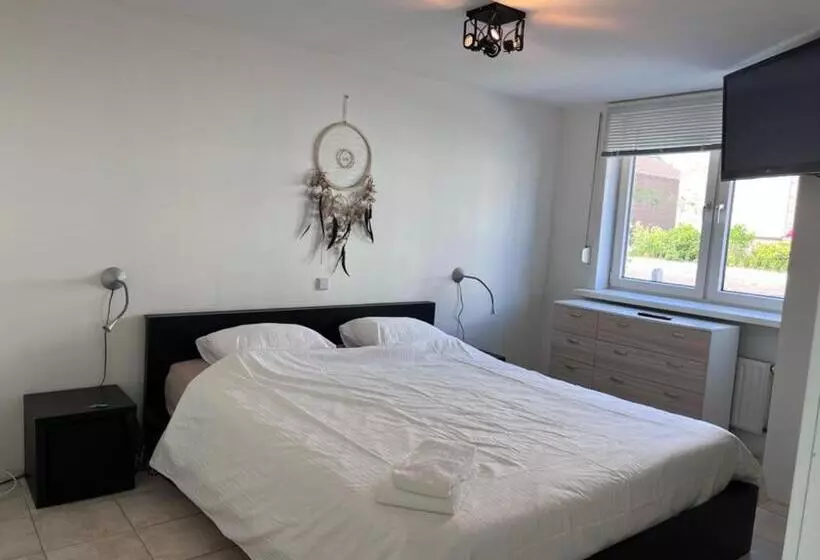 Comfortabele Woning Mét Omheinde Tuin Aan Water Voor 12 P