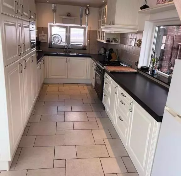 Comfortabele Woning Mét Omheinde Tuin Aan Water Voor 12 P