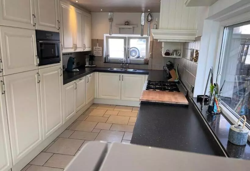 Comfortabele Woning Mét Omheinde Tuin Aan Water Voor 12 P