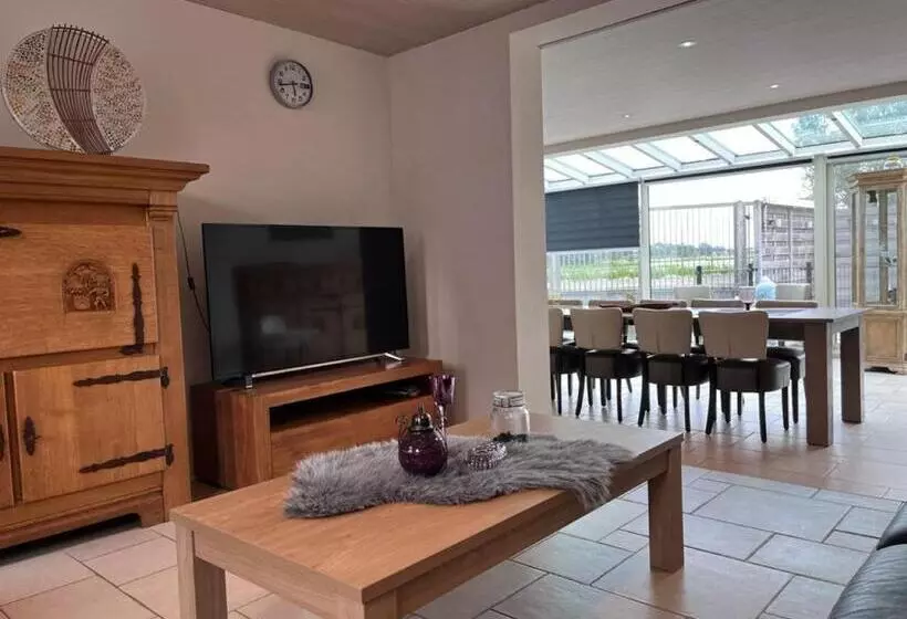 Comfortabele Woning Mét Omheinde Tuin Aan Water Voor 12 P