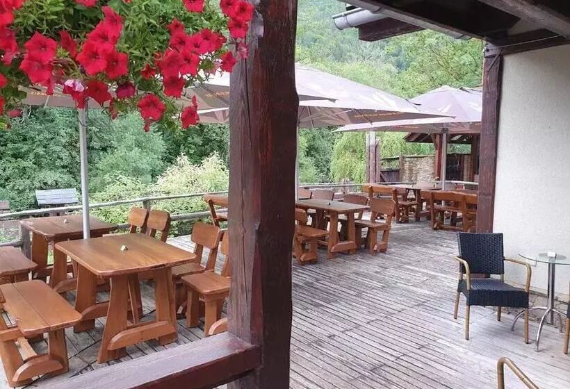 Majatalo Pivovar Buc Kvačany