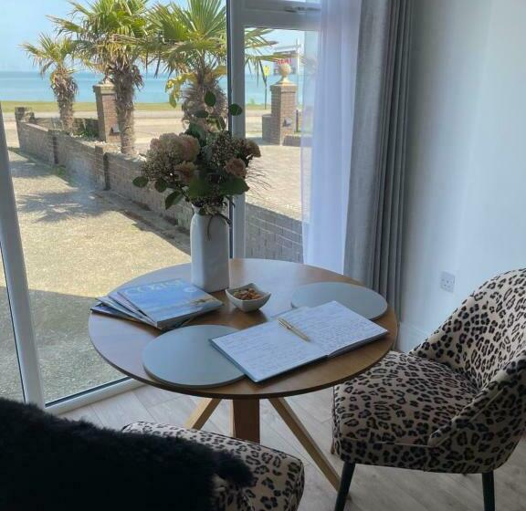 Majatalo Sea View Suite, With Parking, On Tankerton Beachfront, Whitstable