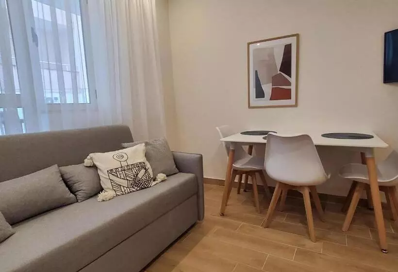 Salty Blue, 2 Bedroom Apartment, By The Beach