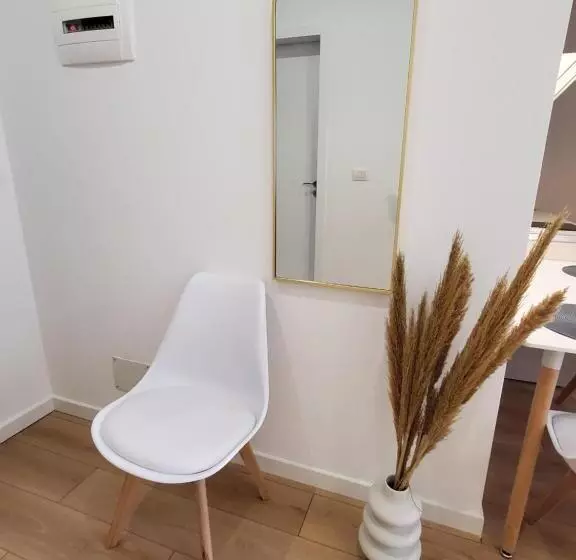 Salty Blue, 2 Bedroom Apartment, By The Beach