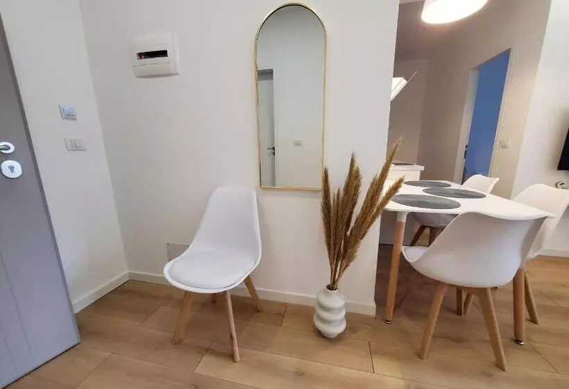 Salty Blue, 2 Bedroom Apartment, By The Beach