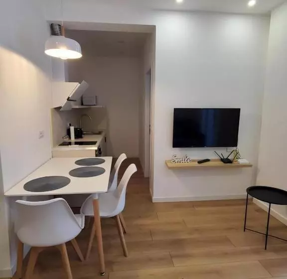 Salty Blue, 2 Bedroom Apartment, By The Beach