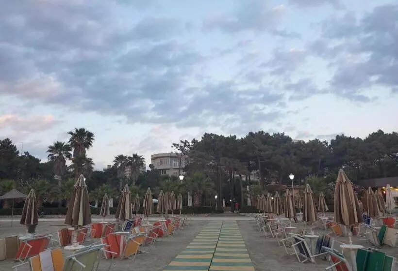 Salty Blue, 2 Bedroom Apartment, By The Beach