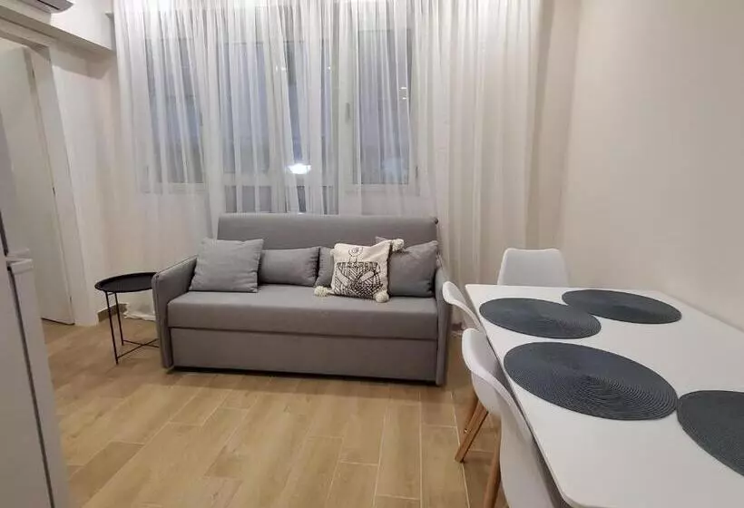 Salty Blue, 2 Bedroom Apartment, By The Beach
